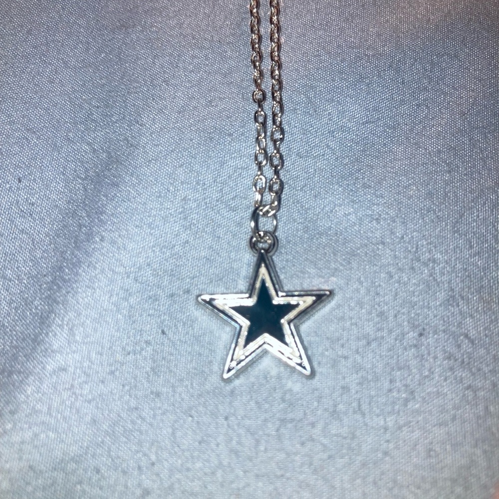 Dallas Cowboys Silver Star Pendant Necklace